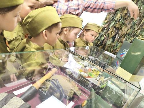 Вакыт аша: яшь артистларның маршы ничек батырлык юлына әверелде