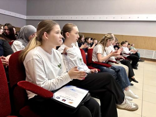 Память жива: в Лаишевском техникуме прошёл праздничный концерт ко Дню Победы
