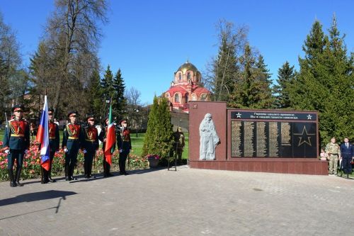 На памятнике героям спецоперации в Лаишево 195 имен