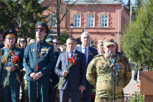 На памятнике героям спецоперации в Лаишево 195 имен