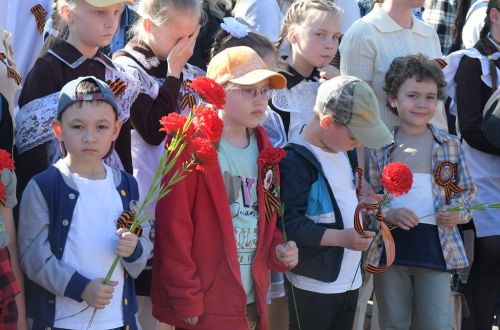 На памятнике героям спецоперации в Лаишево 195 имен