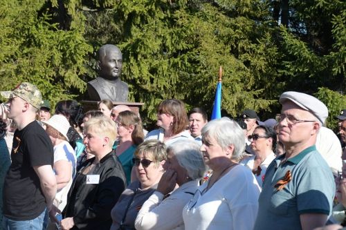 На памятнике героям спецоперации в Лаишево 195 имен