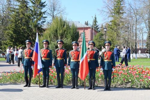 На памятнике героям спецоперации в Лаишево 195 имен