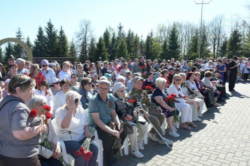 На памятнике героям спецоперации в Лаишево 195 имен