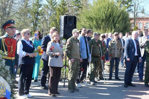 На памятнике героям спецоперации в Лаишево 195 имен