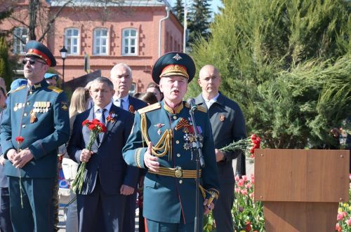 На памятнике героям спецоперации в Лаишево 195 имен