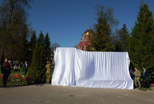 На памятнике героям спецоперации в Лаишево 195 имен