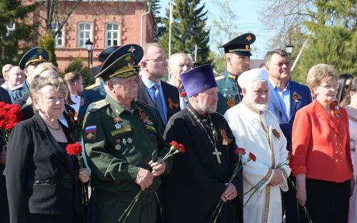 На памятнике героям спецоперации в Лаишево 195 имен