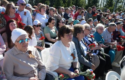 На памятнике героям спецоперации в Лаишево 195 имен
