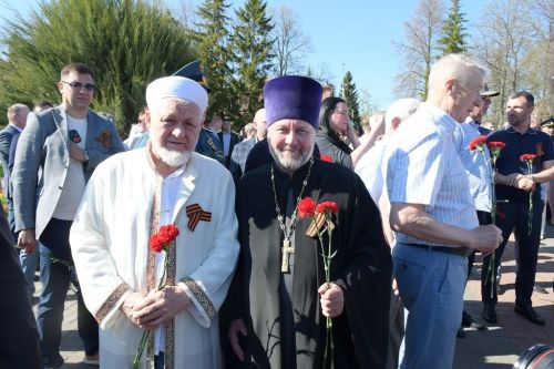 На памятнике героям спецоперации в Лаишево 195 имен