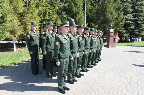 На памятнике героям спецоперации в Лаишево 195 имен