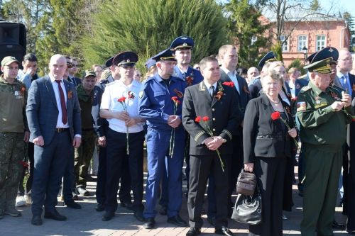 На памятнике героям спецоперации в Лаишево 195 имен