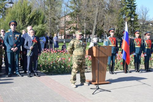 На памятнике героям спецоперации в Лаишево 195 имен