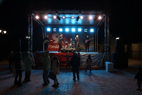 День Победы в Лаишеве завершился концертом кавер-групп «Барбара Бэнд» и «МИБ»