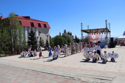 На лаишевской Соборной площади прошел праздничный концерт ко Дню Победы