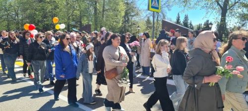 Лаеш урамнары буйлап хәрби парад узды.