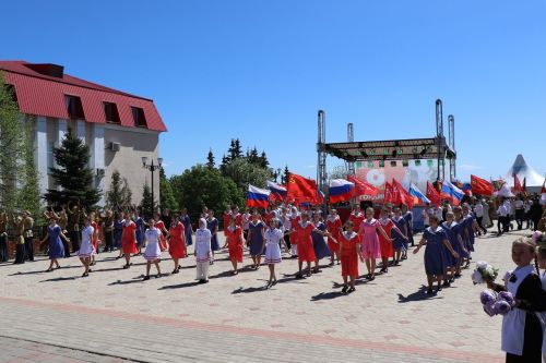 На лаишевской Соборной площади прошел праздничный концерт ко Дню Победы