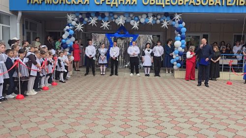 Первоклассники Лаишевского района подарили выпускникам «Самолетики будущего»