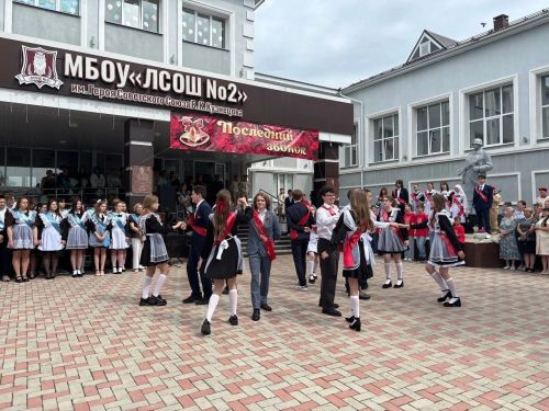 Лаишевские выпускники прощаются со школой