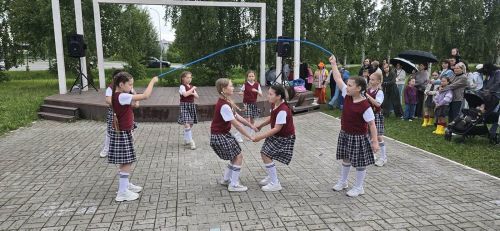 Лаеш районында Балаларны саклау көнен билгеләп үтәләр
