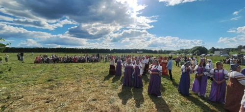 Гармонистка из Лаишевского района выступила на русском народном празднике «Петровское заговенье»