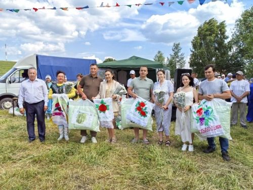 Татар Янтыгы гөрләде: Сабантуй кунакларны зур авыл түгәрәгенә берләштерде