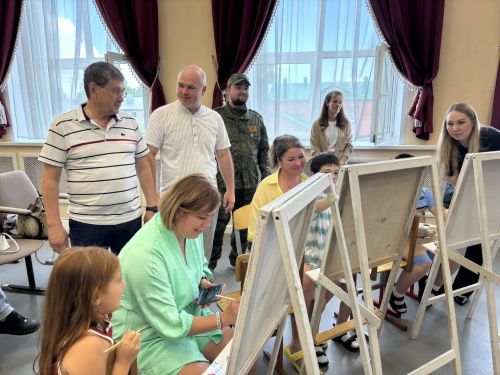 «Минем әтием — Герой»: Лаешта МХОда катнашучыларның балалары әтиләренең портретларын ясый