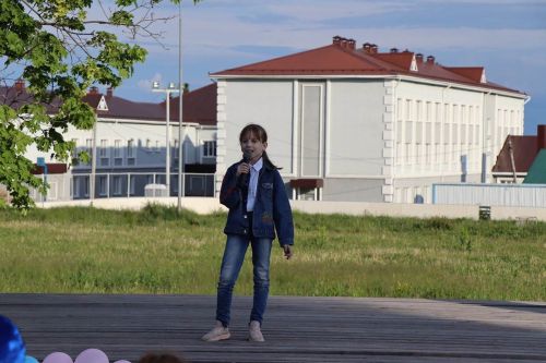 Лаешлылар җәйне Балаларны яклау көненә багышланган концерт белән каршы алды