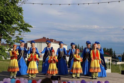 Лаешлылар җәйне Балаларны яклау көненә багышланган концерт белән каршы алды