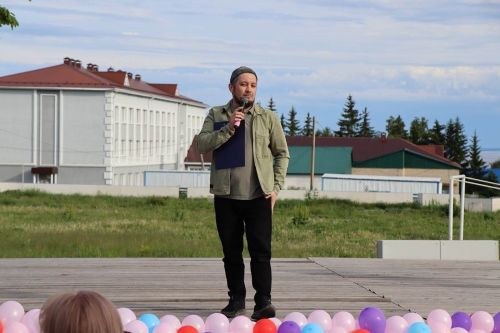 Лаешлылар җәйне Балаларны яклау көненә багышланган концерт белән каршы алды