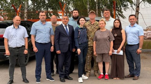 Глава Лаишевского района вручил участнику СВО ключи от автомобиля