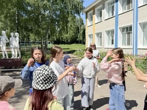 Пришкольный лагерь Песчано-Ковалинской школы: незабываемый первый праздник лета