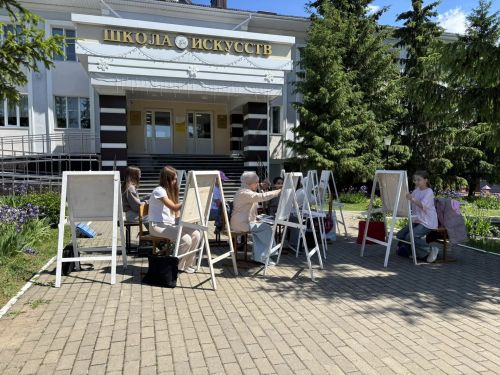 Живой цвет: уроки рисования под открытым небом.