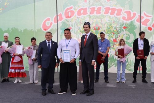 Глава Лаишевского района вручил награды лучшим работникам сельского хозяйства