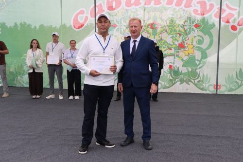 Глава Лаишевского района вручил награды лучшим работникам сельского хозяйства
