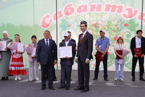Глава Лаишевского района вручил награды лучшим работникам сельского хозяйства