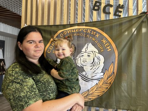 «Не для глянца, а для сердца»: в Лаишево на фотопроекте семьи бойцов нашли опору и тепло
