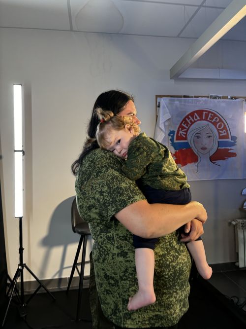 «Не для глянца, а для сердца»: в Лаишево на фотопроекте семьи бойцов нашли опору и тепло