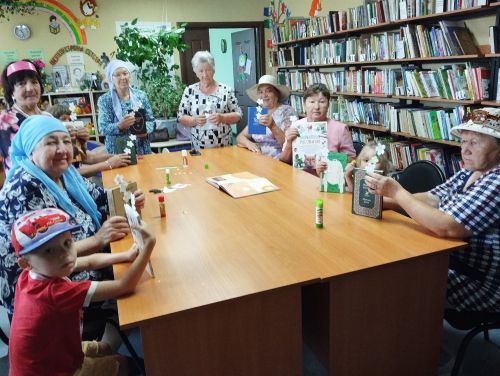 Книжную выставку в Лаишевском районе посвятили Дню семьи, любви и верности