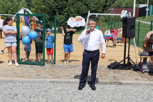 Глава Лаишевского района посетил новую детскую площадку на Старой Пристани