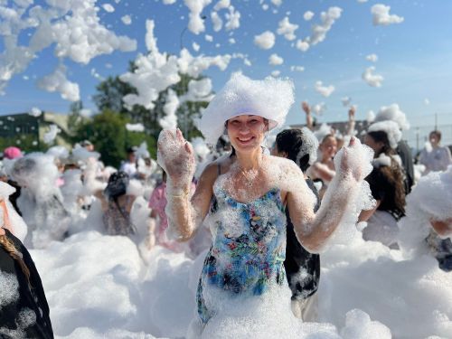 Лаишевский лагерь «Липки» накрыла настоящая пенная волна