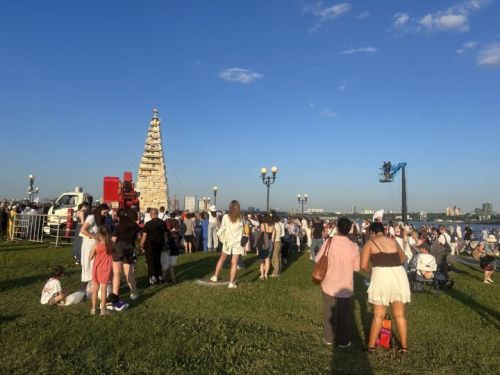 Чәкчәк манарасы «бөтен дөнья белән» ясалды