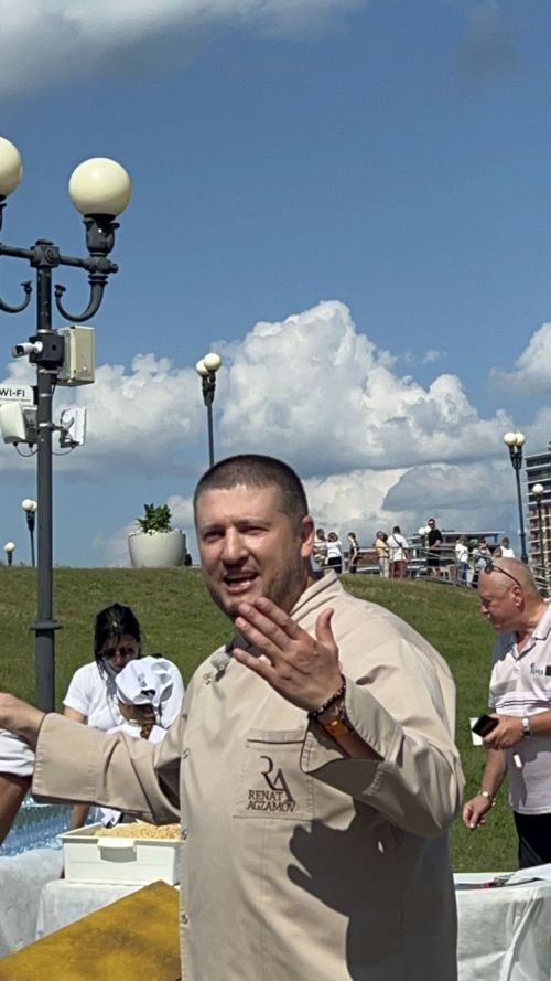 Чәкчәк манарасы «бөтен дөнья белән» ясалды