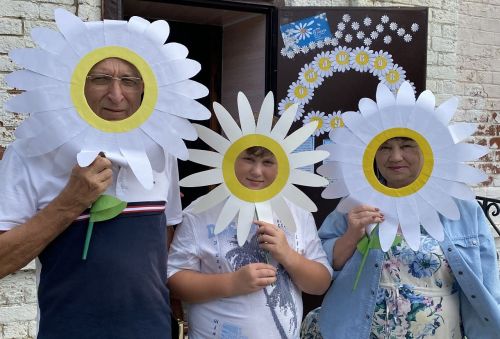 На лаишевских улицах работала выставка «Ромашковая Русь»