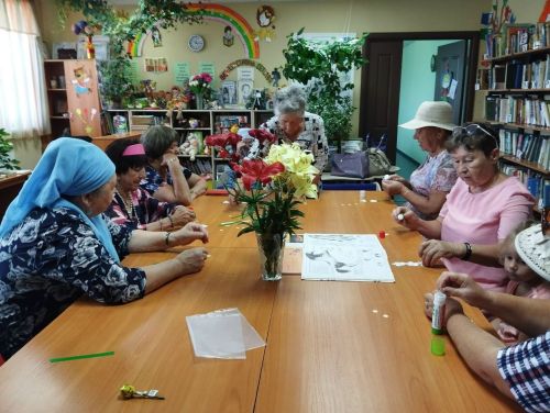 В Сокуровской библиотеке праздник семьи засиял ромашками, книгами и яркими играми
