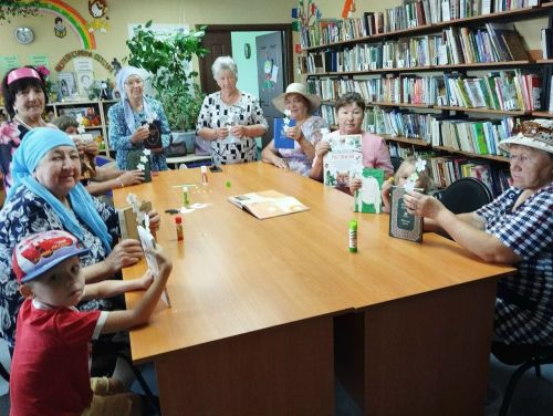 В Сокуровской библиотеке праздник семьи засиял ромашками, книгами и яркими играми