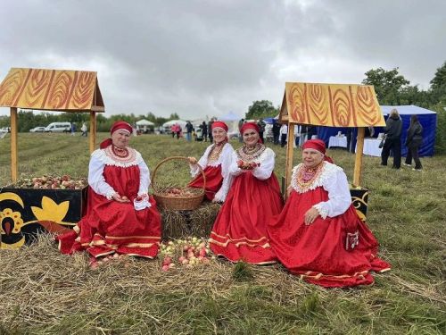 Фольклорный ансамбль «Каравон» зажёг на фестивале в Красновидово