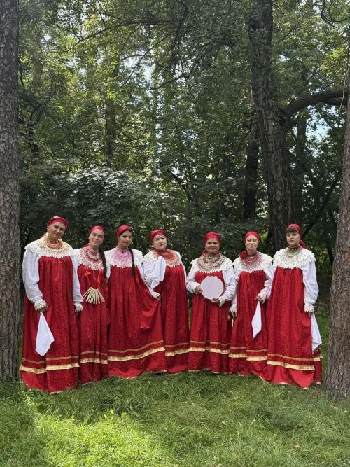 На празднике Яблочный Спас выступил ансамбль «Каравон»