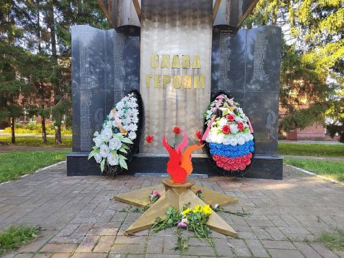 Учащиеся Лаишевского района ухаживают за памятником воинам Великой Отечественной войны