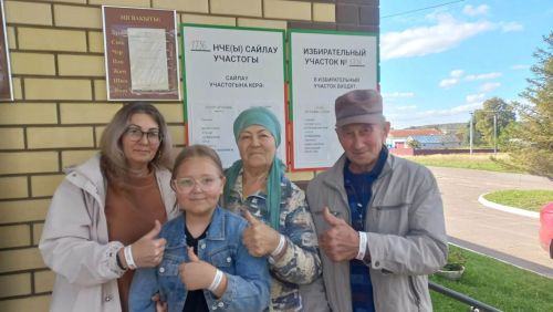 Бөтен гаилә тавыш бирә: Татар Саралында сайлауларга өч буын бергә килде